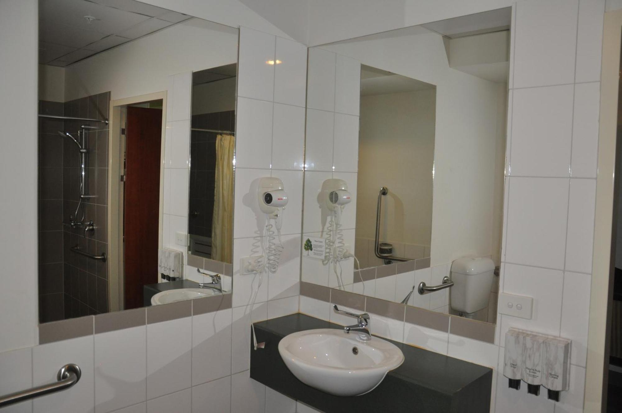 Yti Garden Hotel Melbourne Bagian luar foto